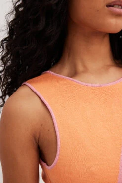 NA-KD Robe Longue En Maille Bicolore à Dos Ouvert 16 NA-KD Robe Longue En Maille Bicolore à Dos Ouvert -Lady Doux Soldes Magasin open back two colored knitted maxi dress 1100 007074 972426735