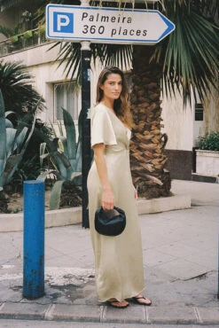 NA-KD Robe Portefeuille Longue -Lady Doux Soldes Magasin overlap front maxi dress 1100 007076 0668 editorial