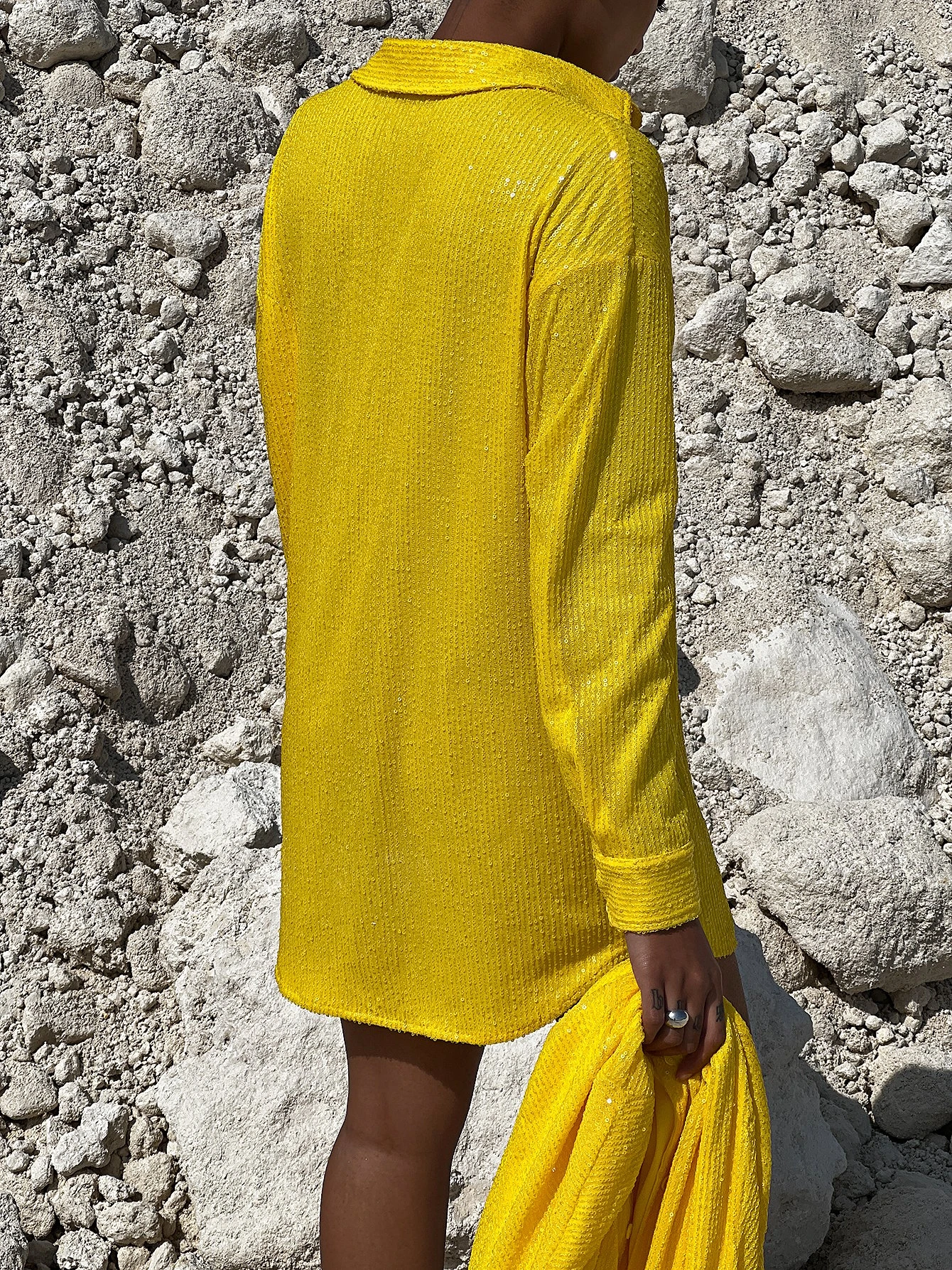 Robe Chemise Oversize à Sequins 12 Robe Chemise Oversize à Sequins – Image 12