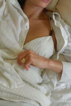 Robe Courte à Perles 9 Robe Courte à Perles -Lady Doux Soldes Magasin pearl detail mini dress 1014 001599 0021 editorial2