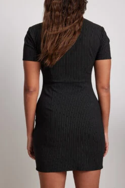 NA-KD Robe Courte à Découpes Et Fines Rayures -Lady Doux Soldes Magasin pinstriped cut out mini dress 1018 009894 00415316