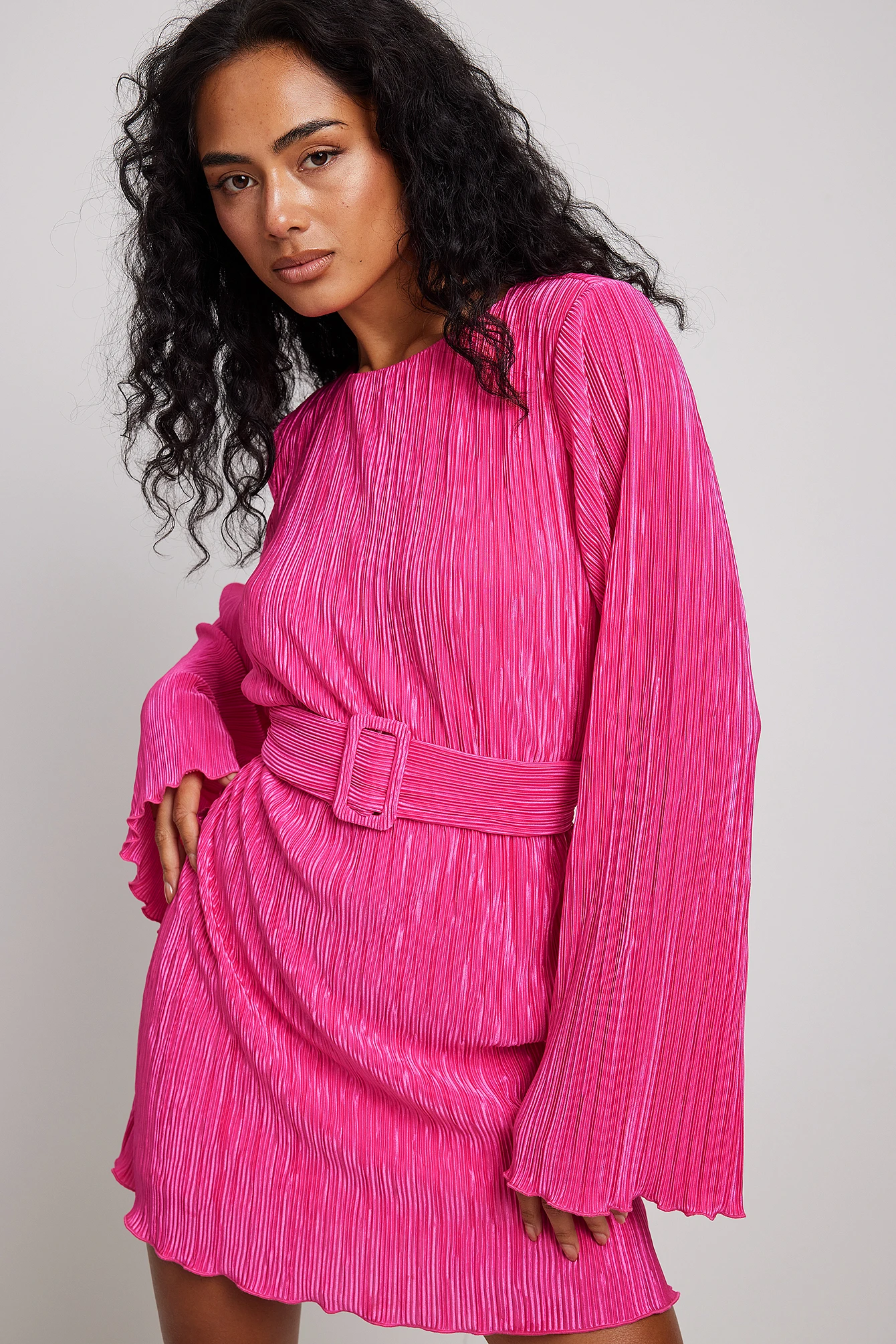 Robe Courte Plissée Avec Ceinture 7 Robe Courte Plissée Avec Ceinture – Image 7