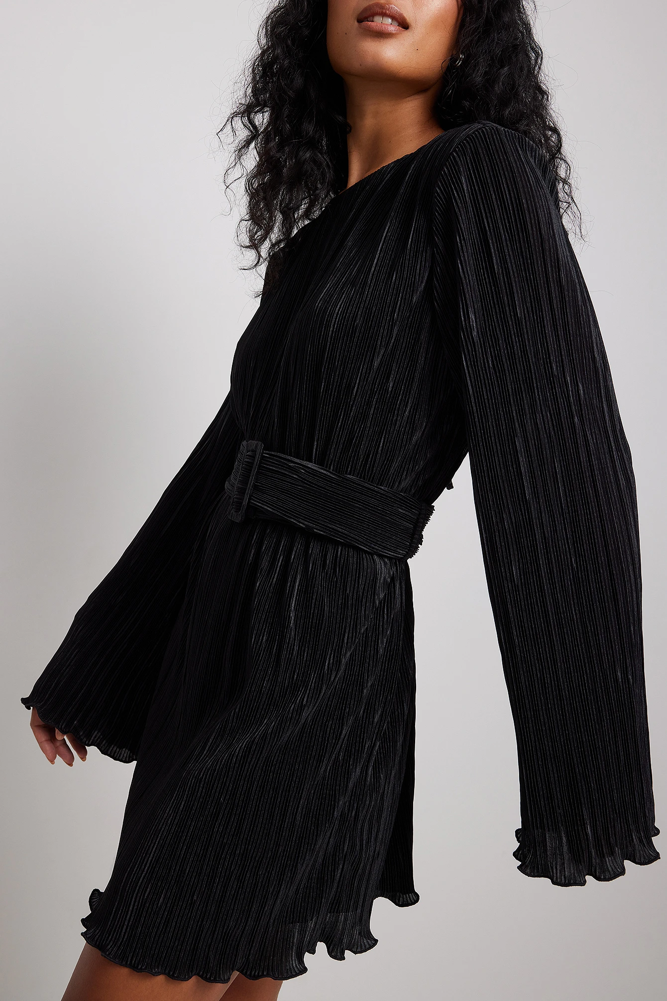 Robe Courte Plissée Avec Ceinture 4 Robe Courte Plissée Avec Ceinture – Image 4