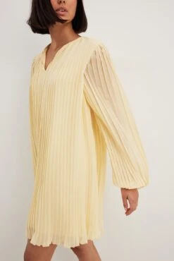 Robe Courte Fluide Plissée 17 Robe Courte Fluide Plissée -Lady Doux Soldes Magasin pleated flowy mini dress 1014 001596 002426316