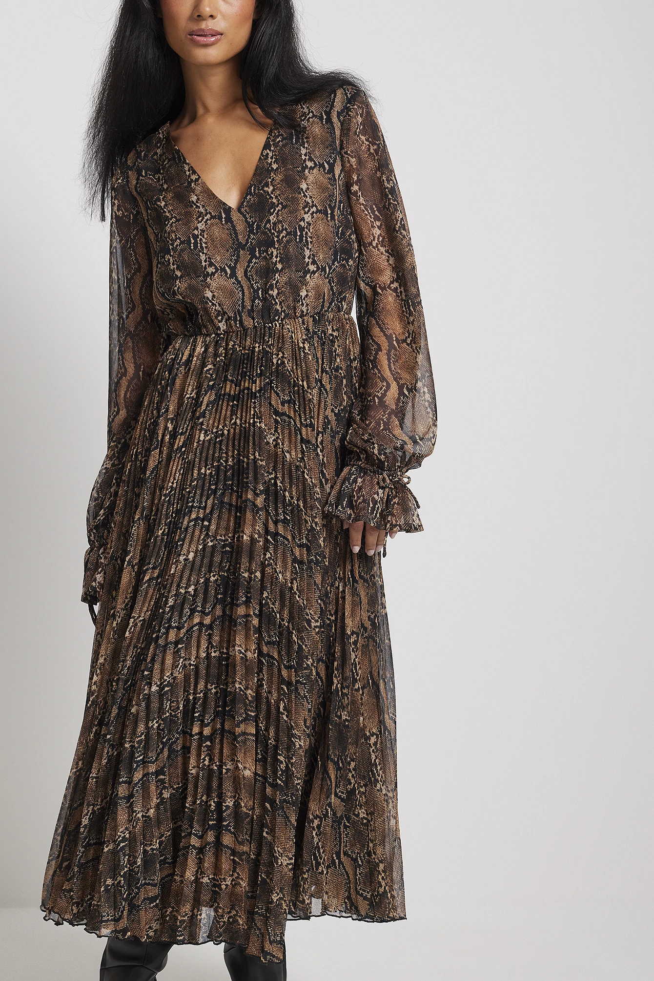 Robe Mi-longue Plissée à Volants 1 Robe Mi-longue Plissée à Volants