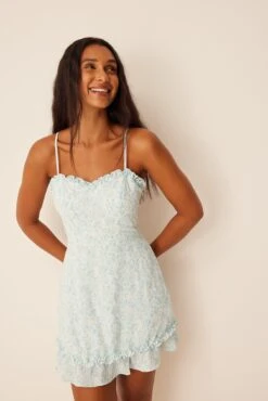 Robe à Bretelles Fines Et Encolure à Volants En Matière Recyclée -Lady Doux Soldes Magasin recyled ruffle neckline thin strap dress 1659 000070 8155 01c 1