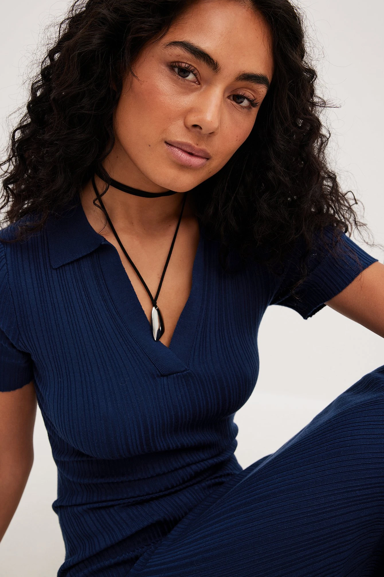 NA-KD Robe Mi-longue En Maille Côtelée à Col 14 NA-KD Robe Mi-longue En Maille Côtelée à Col – Image 14