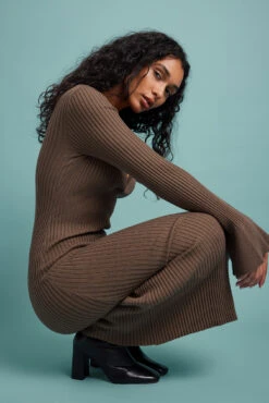 NA-KD Robe En Maille Côtelée à Manches Trompette 21 NA-KD Robe En Maille Côtelée à Manches Trompette -Lady Doux Soldes Magasin rib knitted trumpet sleeve dress 1100 006350 001723885