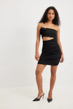 NA-KD Robe Courte à Découpes Avec Rose -Lady Doux Soldes Magasin rose cut out mini dress 1100 007347 0002 01c 1