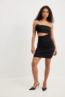 NA-KD Robe Courte à Découpes Avec Rose 10 NA-KD Robe Courte à Découpes Avec Rose -Lady Doux Soldes Magasin rose cut out mini dress 1100 007347 0002 01c