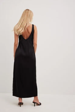 Robe Longue Fendue En Tissu Satiné -Lady Doux Soldes Magasin satin slit detail maxi dress 1791 000033 000234091