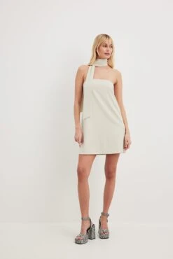 Robe Courte Avec écharpe -Lady Doux Soldes Magasin scarf detail mini dress 1018 010366 002131992