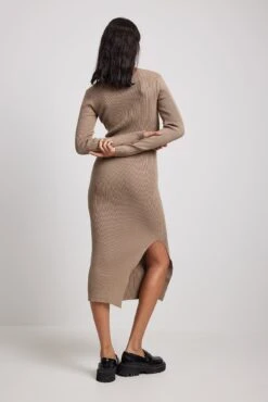 NA-KD Robe Mi-longue Fendue à Encolure Ronde 26 NA-KD Robe Mi-longue Fendue à Encolure Ronde -Lady Doux Soldes Magasin scoop neck midi slit dress 1100 005871 01191188 1