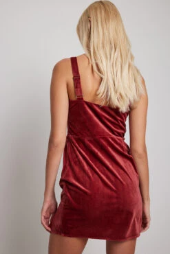 Robe Courte En Velours à Détail Sur La Jupe 5 Robe Courte En Velours à Détail Sur La Jupe -Lady Doux Soldes Magasin skirt detail velvet mini dress 1017 002106 02303583