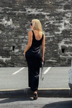 Maxi Robe Satin Droite -Lady Doux Soldes Magasin straight satin maxi dress 1727 000141 0002 social