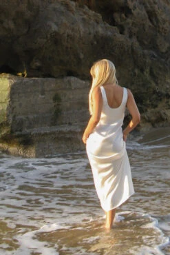 Maxi Robe Satin Droite -Lady Doux Soldes Magasin straight satin maxi dress 1727 000141 1096 2 editorial