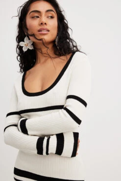 NA-KD Robe Mi-longue En Maille à Rayures 8 NA-KD Robe Mi-longue En Maille à Rayures -Lady Doux Soldes Magasin striped knitted midi dress 1100 007075 046424118