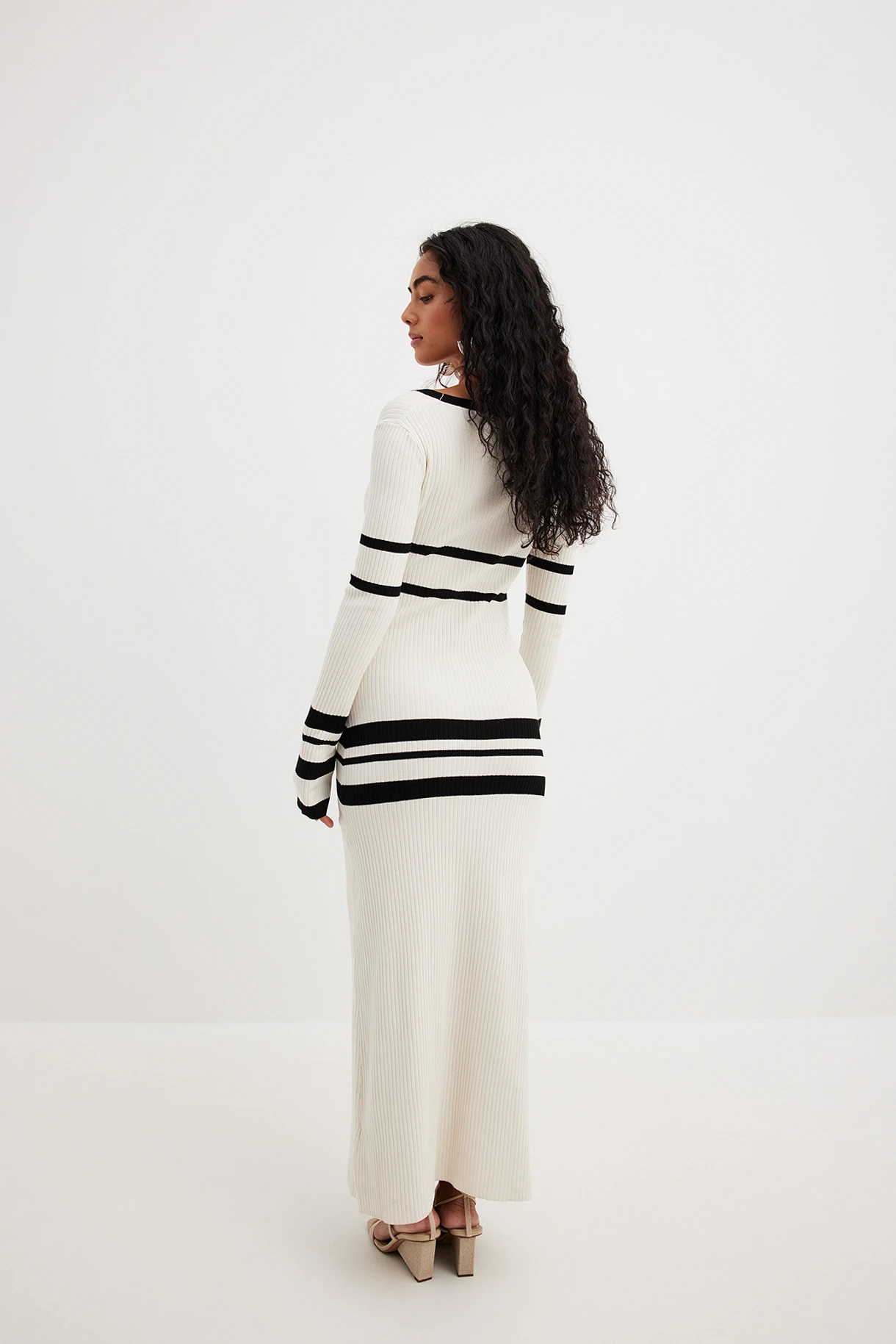 NA-KD Robe Mi-longue En Maille à Rayures 3 NA-KD Robe Mi-longue En Maille à Rayures – Image 3