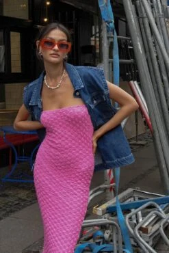 NA-KD Robe Bustier Mi-longue Structurée 10 NA-KD Robe Bustier Mi-longue Structurée -Lady Doux Soldes Magasin structured bandeau midi dress 1017 001832 0015 02