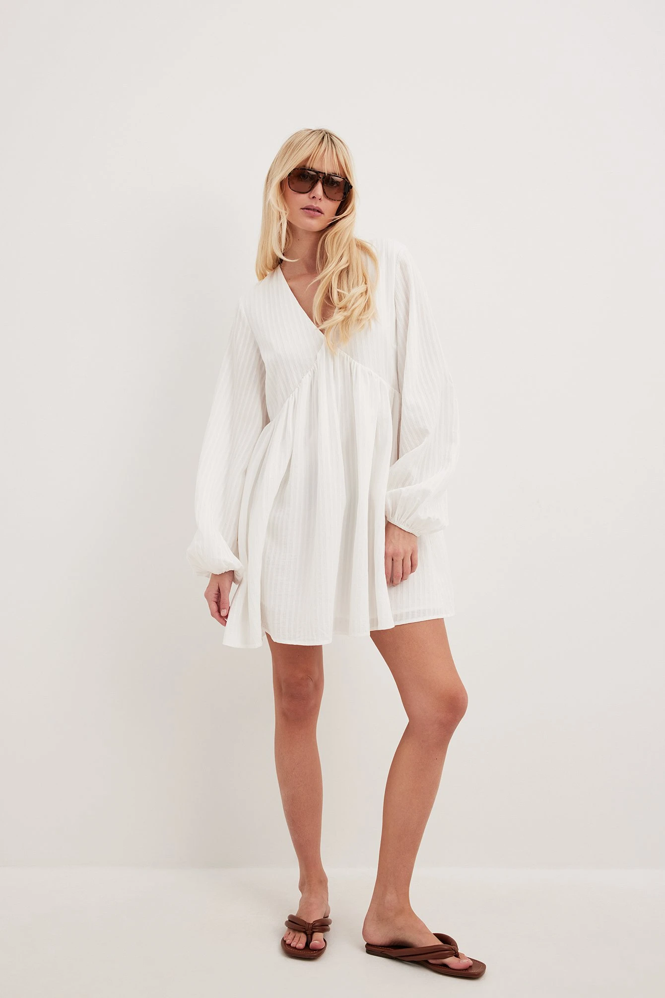 Robe Mini Fluide Structurée 3 Robe Mini Fluide Structurée – Image 3