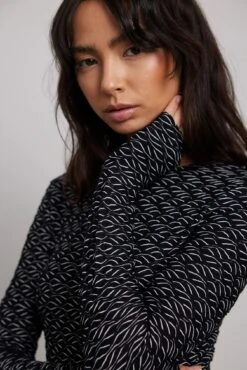 NA-KD Robe Mi-longue à Structure 7 NA-KD Robe Mi-longue à Structure -Lady Doux Soldes Magasin structured high neck midi dress 1100 007026 00419020