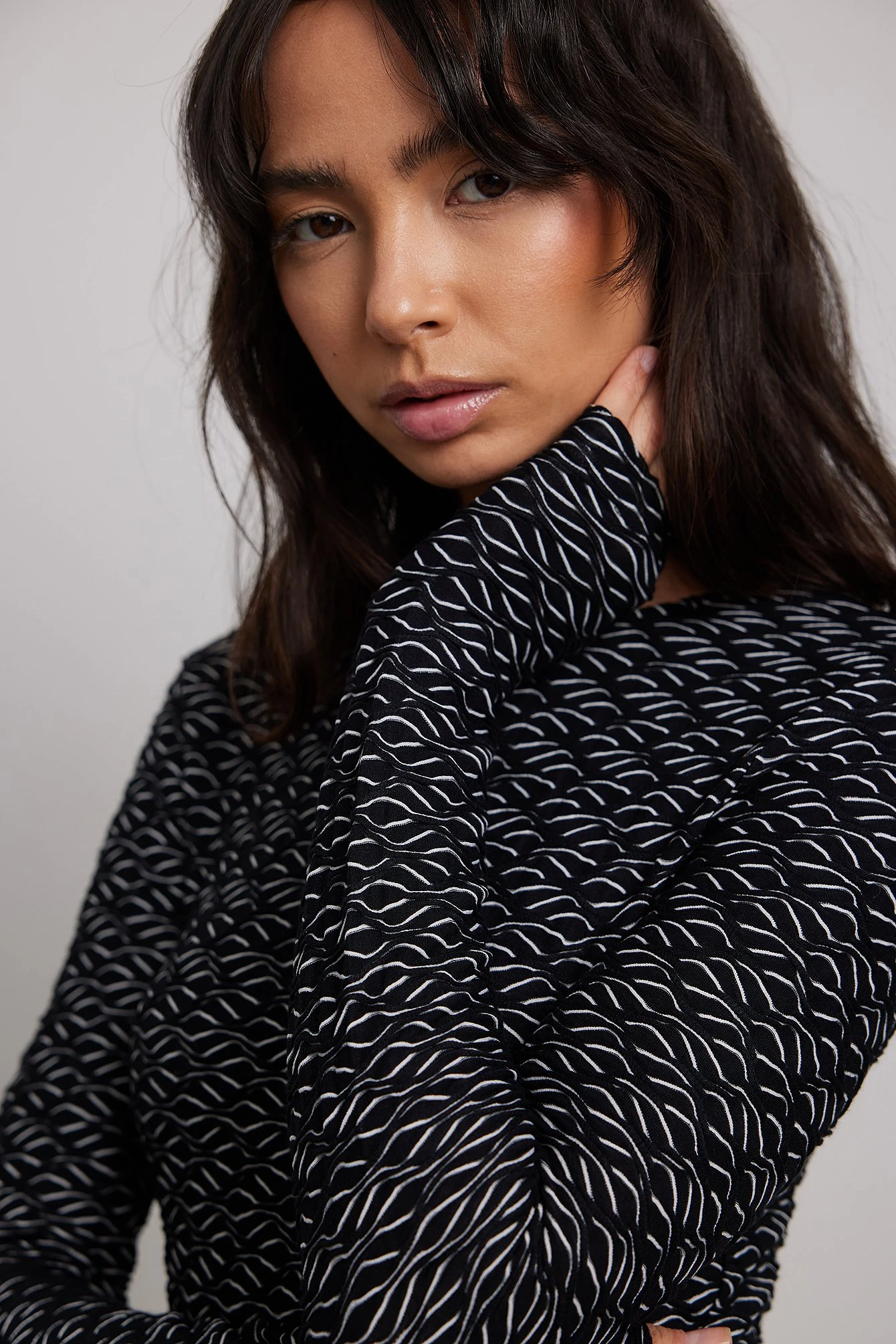 NA-KD Robe Mi-longue à Structure 4 NA-KD Robe Mi-longue à Structure – Image 4