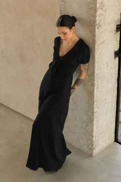 Robe Longue Structurée En Dentelle -Lady Doux Soldes Magasin structured lace detail long dress 1744 000050 0002 2 editorial