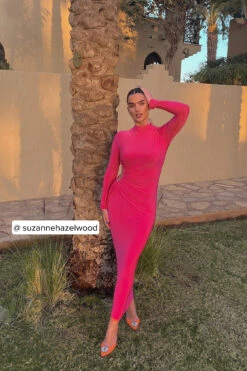 Robe à Découpes Latérales