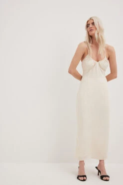 NA-KD Robe Mi-longue Structurée Nouée Dans Le Dos -Lady Doux Soldes Magasin tie back structure midi dress 1100 007100 0021 1706