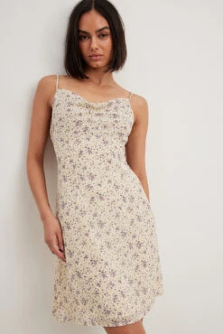 NA-KD Robe Mini Transparente Nouée Sur L’épaule -Lady Doux Soldes Magasin tie shoulder sheer mini dress 1100 004592 920129229