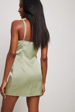 Robe Courte à Détail Torsadé 11 Robe Courte à Détail Torsadé -Lady Doux Soldes Magasin twist chest detail mini dress 1017 001707 03242414