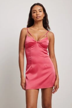 Robe Courte à Détail Torsadé 13 Robe Courte à Détail Torsadé -Lady Doux Soldes Magasin twist chest detail mini dress 1017 001707 14722852