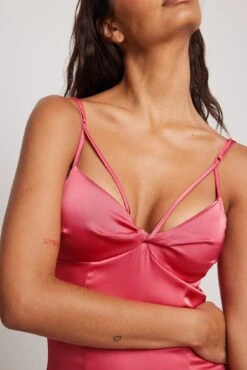 Robe Courte à Détail Torsadé 12 Robe Courte à Détail Torsadé -Lady Doux Soldes Magasin twist chest detail mini dress 1017 001707 14722896