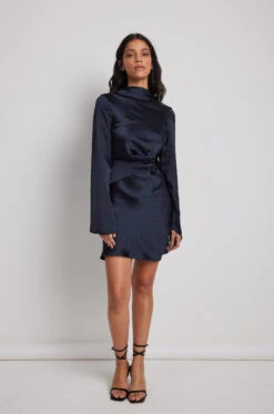 Robe Courte En Satin à Détail Torsadé -Lady Doux Soldes Magasin twist detail satin mini dress 1720 000102 003814097