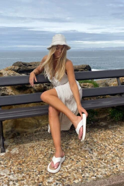 Robe Mi-longue à Rayures Et Détail Torsadé 11 Robe Mi-longue à Rayures Et Détail Torsadé -Lady Doux Soldes Magasin twist detail striped midi dress 1727 000156 0050 1 social