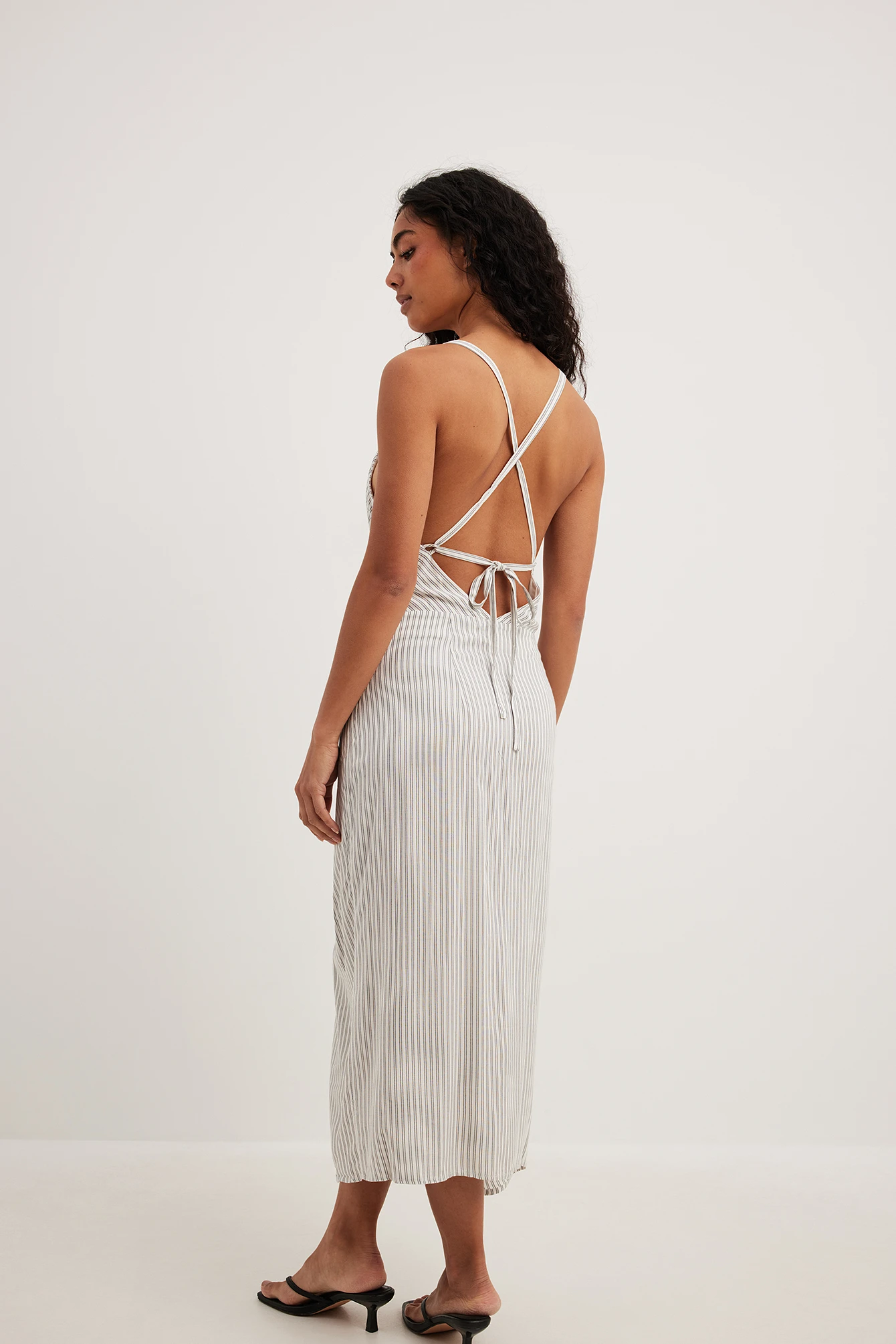 Robe Mi-longue à Rayures Et Détail Torsadé 3 Robe Mi-longue à Rayures Et Détail Torsadé – Image 3