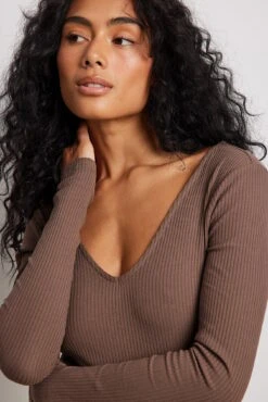 Robe à Manches Longues Côtelée -Lady Doux Soldes Magasin v neck rib long sleeved midi dress 1044 000241 001724705 1