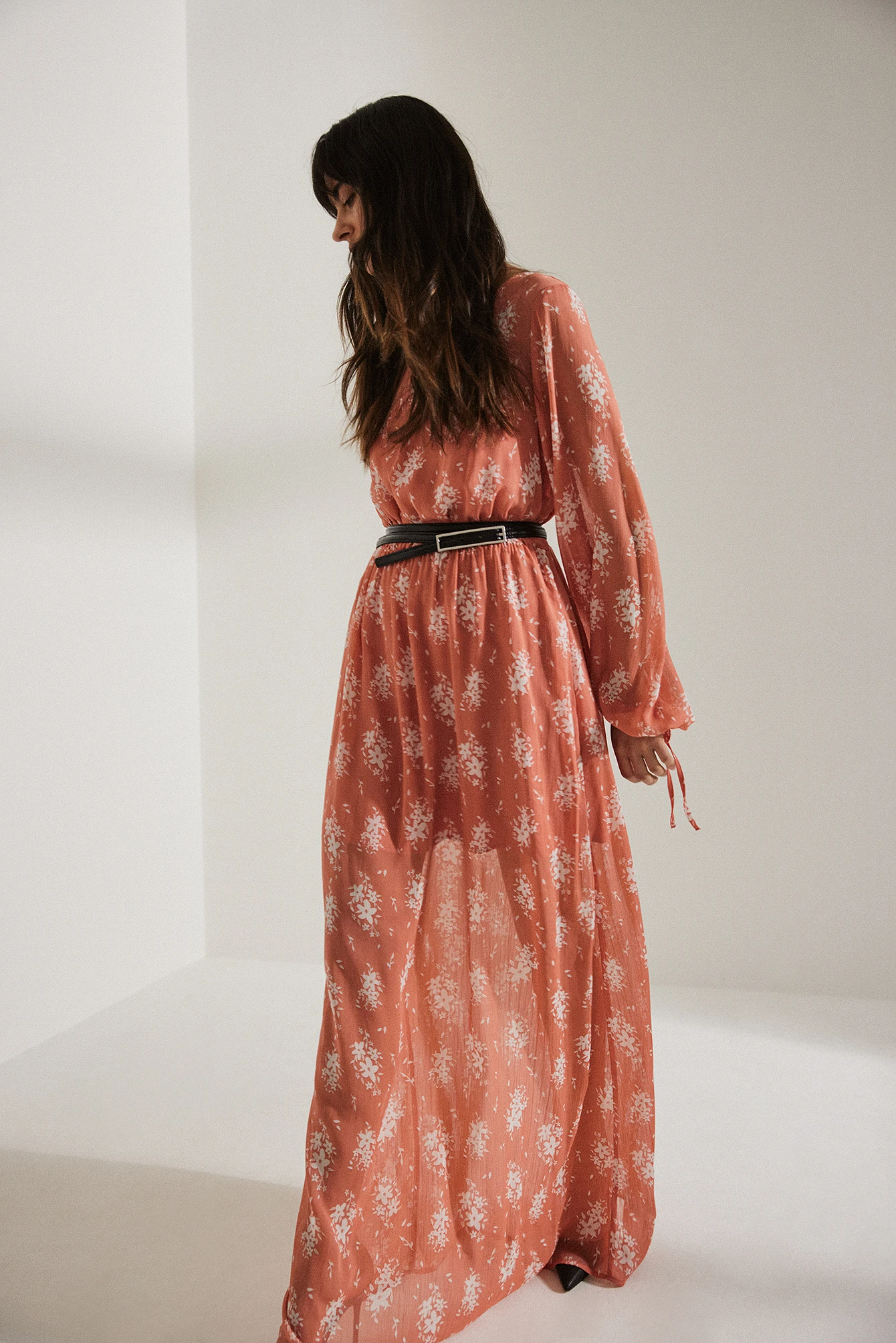 Robe Longue à Manches Volumineuses 4 Robe Longue à Manches Volumineuses – Image 4