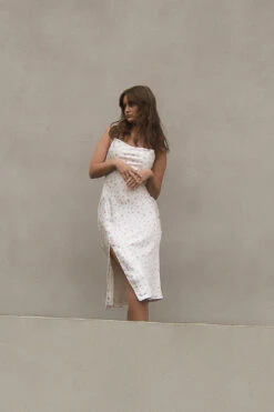 Robe Nuisette Mi-longue à Décolleté Cascade -Lady Doux Soldes Magasin waterfall detail midi dress 1736 000598 9862 editorial1