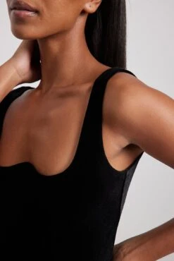 Robe Courte En Velours à Décolleté Plongeant Et Armatures 7 Robe Courte En Velours à Décolleté Plongeant Et Armatures -Lady Doux Soldes Magasin wire detail neckdrop velvet mini dress 1783 000047 00020097