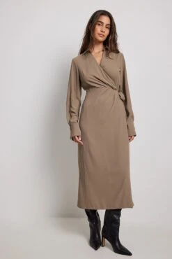 NA-KD Robe Mi-longue Portefeuille 22 NA-KD Robe Mi-longue Portefeuille -Lady Doux Soldes Magasin wrap midi dress 1100 006896 0226 5458 1