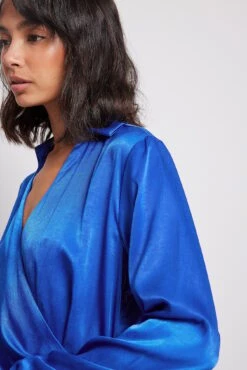 NA-KD Robe Chemise Portefeuille En Tissu Satiné -Lady Doux Soldes Magasin wrap satin shirt dress 1100 006817 030512140