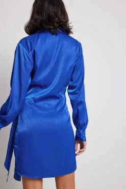 NA-KD Robe Chemise Portefeuille En Tissu Satiné -Lady Doux Soldes Magasin wrap satin shirt dress 1100 006817 030512151