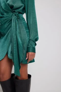 NA-KD Robe Chemise Portefeuille En Tissu Satiné -Lady Doux Soldes Magasin wrap satin shirt dress 1100 006817 05706819 copy