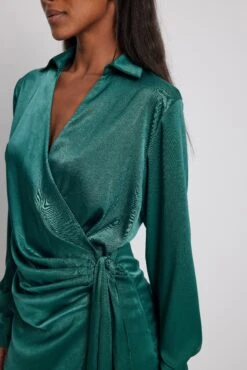 NA-KD Robe Chemise Portefeuille En Tissu Satiné -Lady Doux Soldes Magasin wrap satin shirt dress 1100 006817 05706821 copy