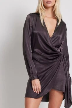 NA-KD Robe Chemise Portefeuille En Tissu Satiné -Lady Doux Soldes Magasin wrap satin shirt dress 1100 006817 001713359 1