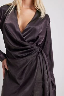 NA-KD Robe Chemise Portefeuille En Tissu Satiné -Lady Doux Soldes Magasin wrap satin shirt dress 1100 006817 001713382